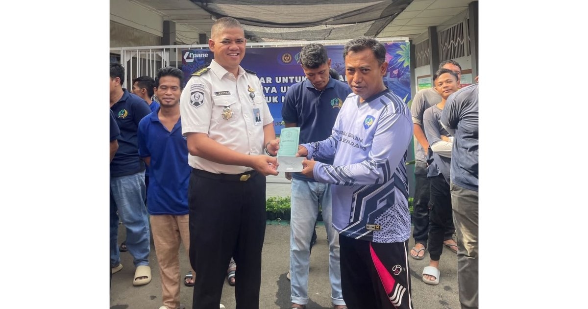 Kerja Keras Tuai Hasil, 50 Warga Binaan Lapas Semarang Terima Premi