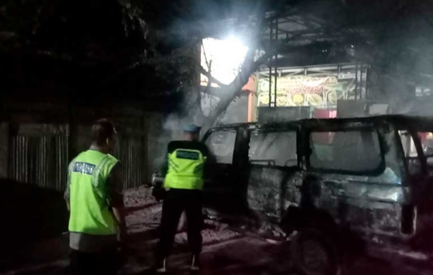 Mobil Kijang Hangus Terbakar Usai Isi BBM di SPBU Wedarijaksa Pati, Kerugian Belasan Juta Rupiah