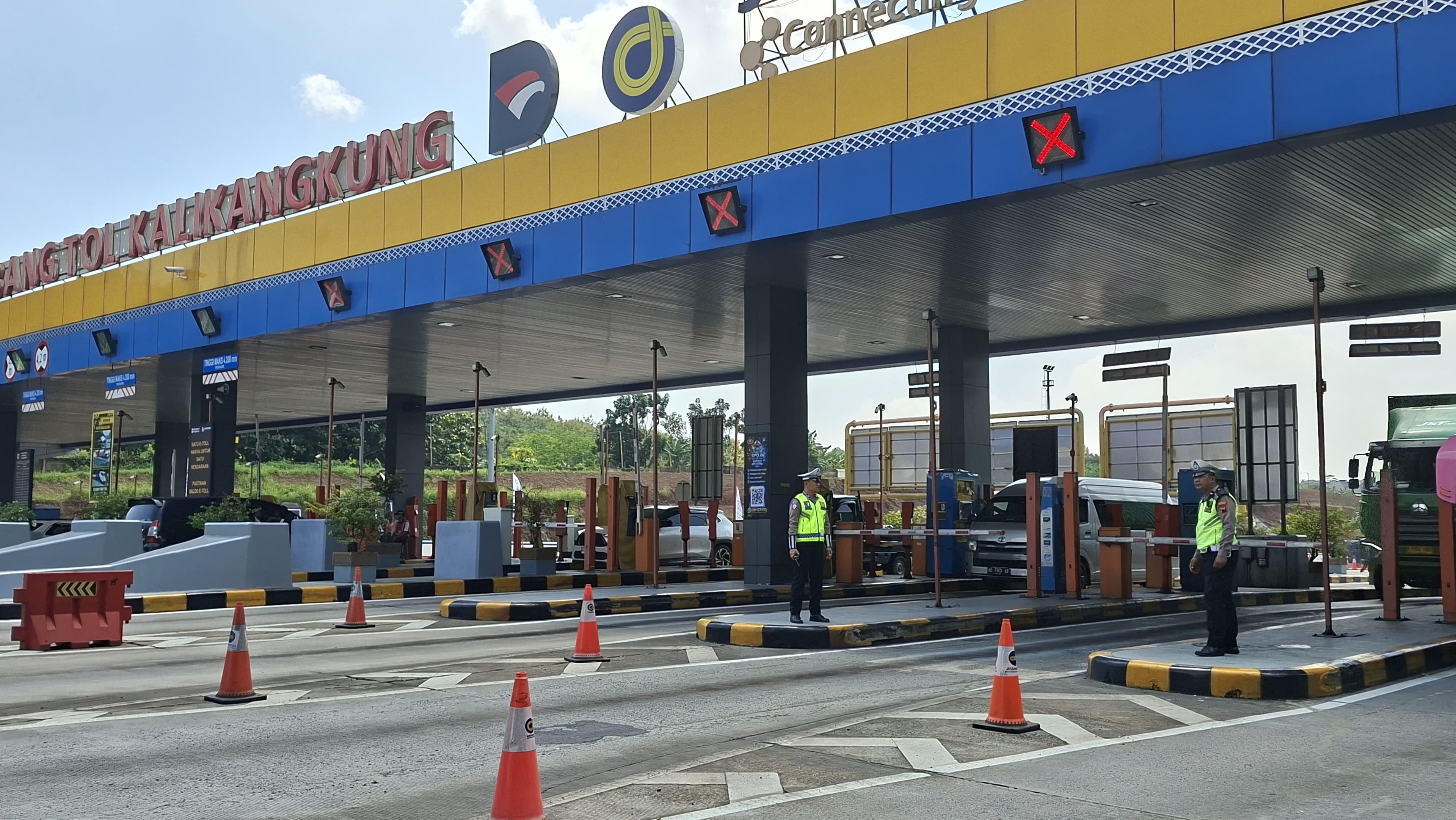 Mudik Makin Ramai, 33 Ribu Kendaraan Masuk Gerbang Tol Kalikangkung