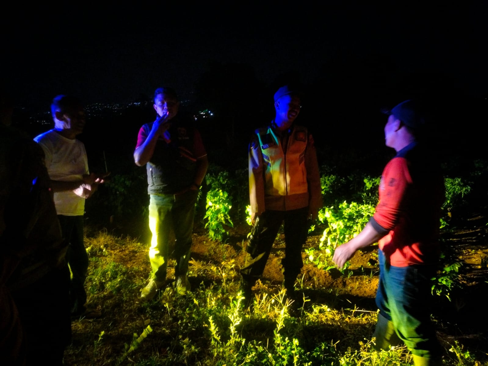 Kebakaran Lahan Balekambang Malam Hari, BAGANA Bergerak Cepat Bersama Warga dan Aparat Padamkan Api 