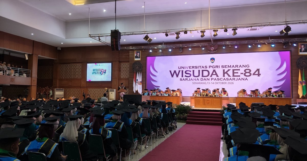 Bukan Sekadar Ijazah, Ini Bekal yang Ditekankan Rektor UPGRIS kepada 1.255 Wisudawan