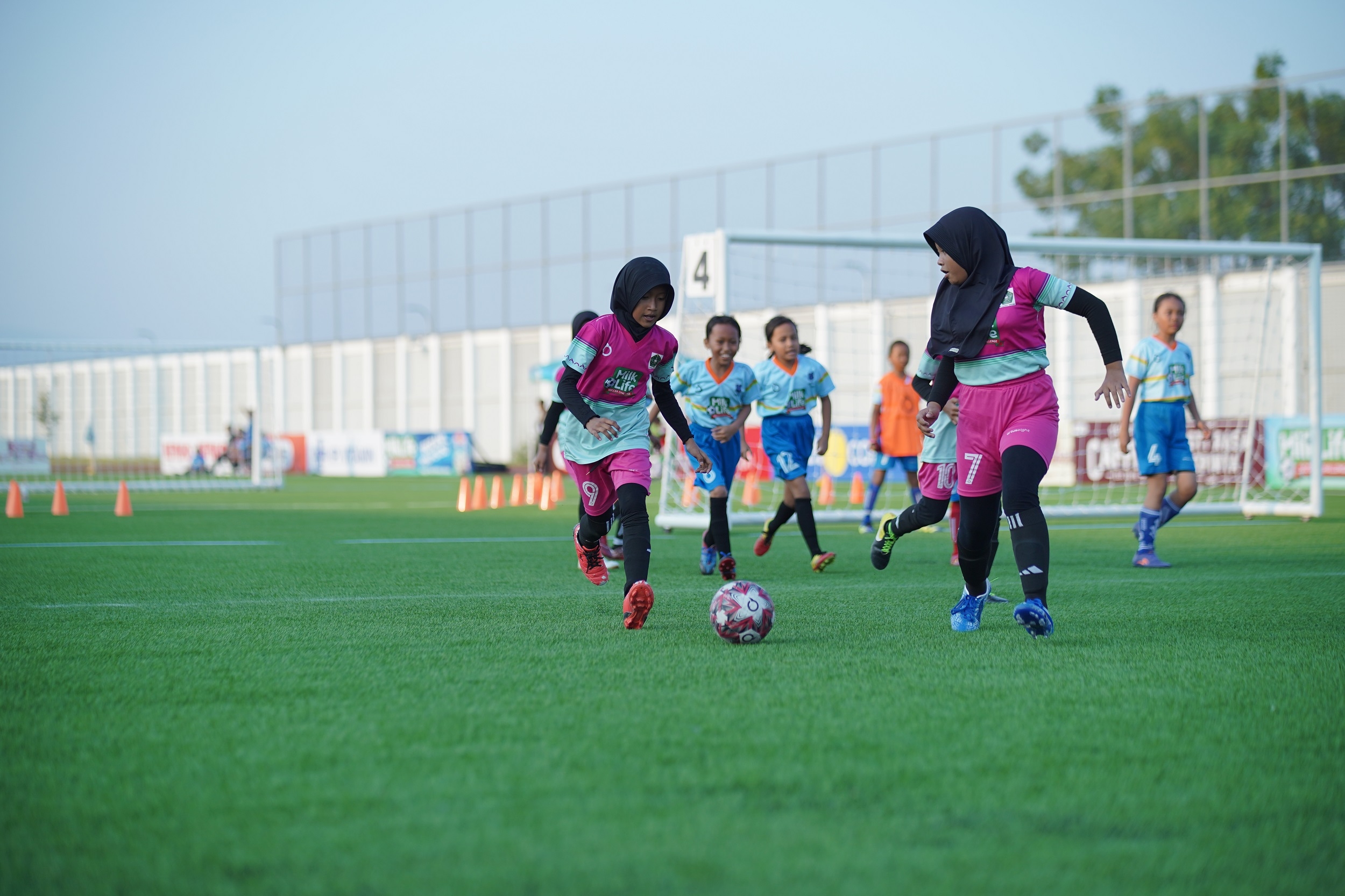 Lebih dari 2.100 Siswi MI dan SD dari 175 Tim, Ikuti MilkLife Soccer Challenge 2023 Batch 2