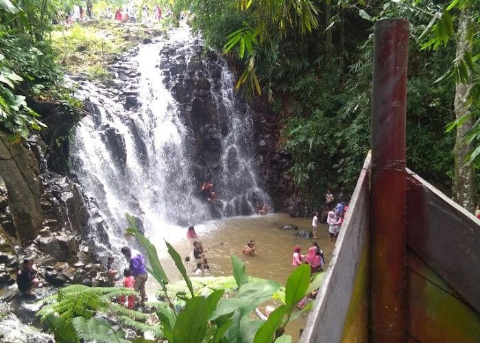 Menikmati Wisata Air Terjun di Curug Madu Resmi Pekalongan