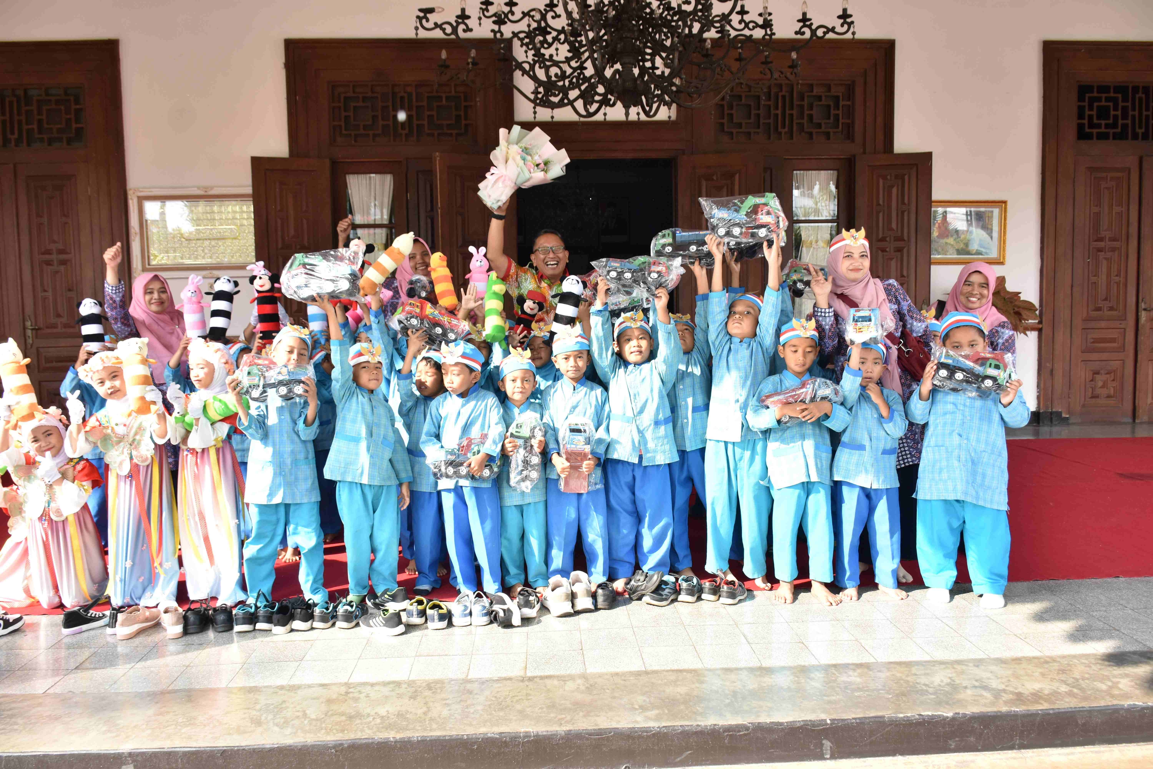 Murid TK Puwanida 1 Kunjungi Rumah Dinas Wali Kota