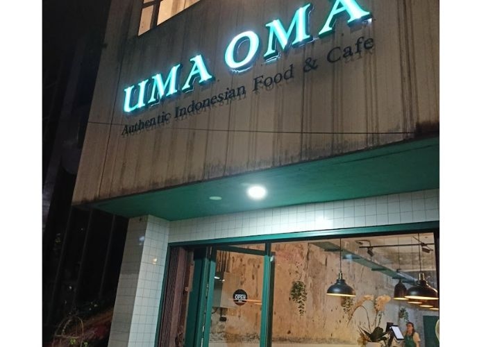Viral, Uma Oma Cafe Sebuah Cafe dengan Konsep yang Homey dan Dilayani Lansia