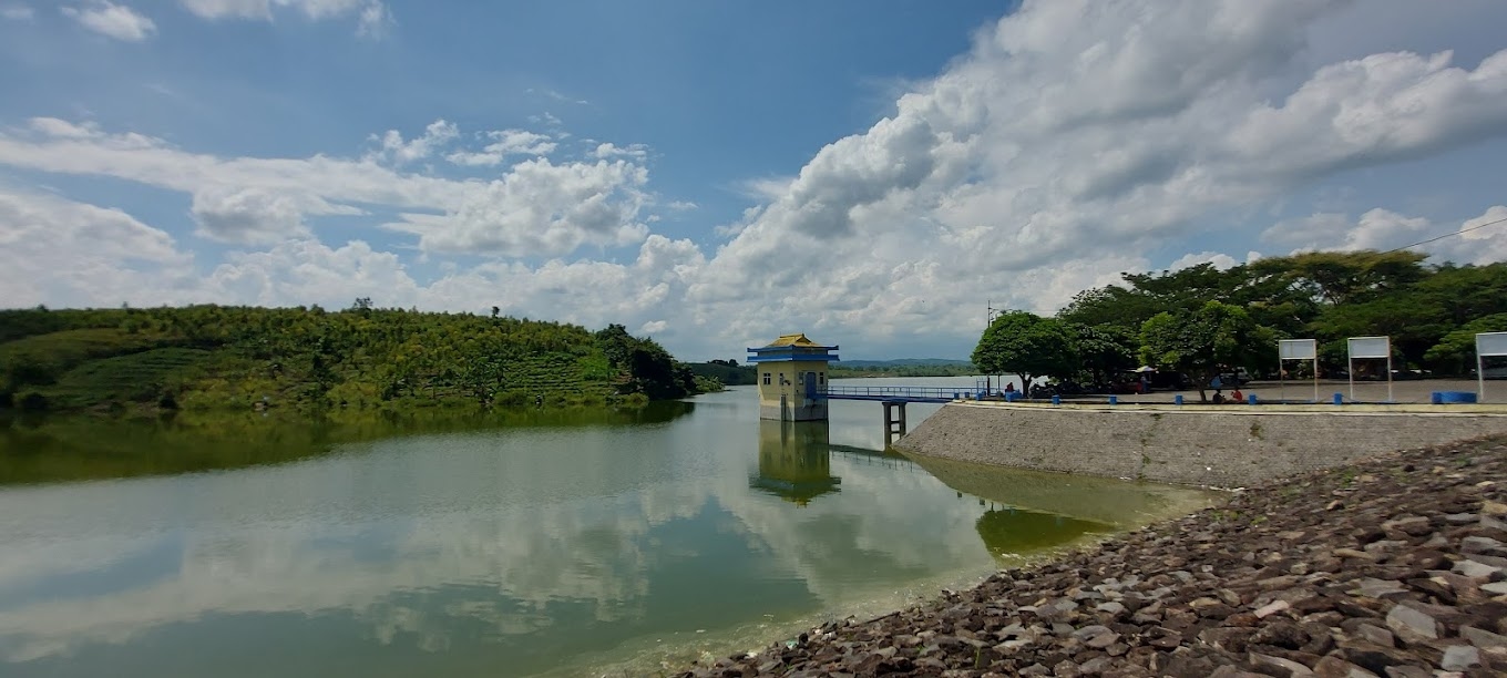 Salah Satu Obyek Wisata Alam Terbaik di Ngawi, Waduk Sangiran