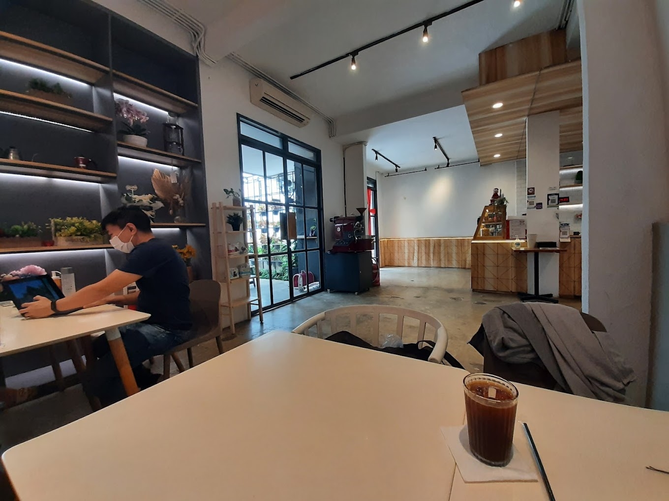 Daftar 4 Kafe yang Ramah Buat Anabul di Jakarta, Pastinya Seru Bermain Sambil Nongkrong dengan Peliharaan 