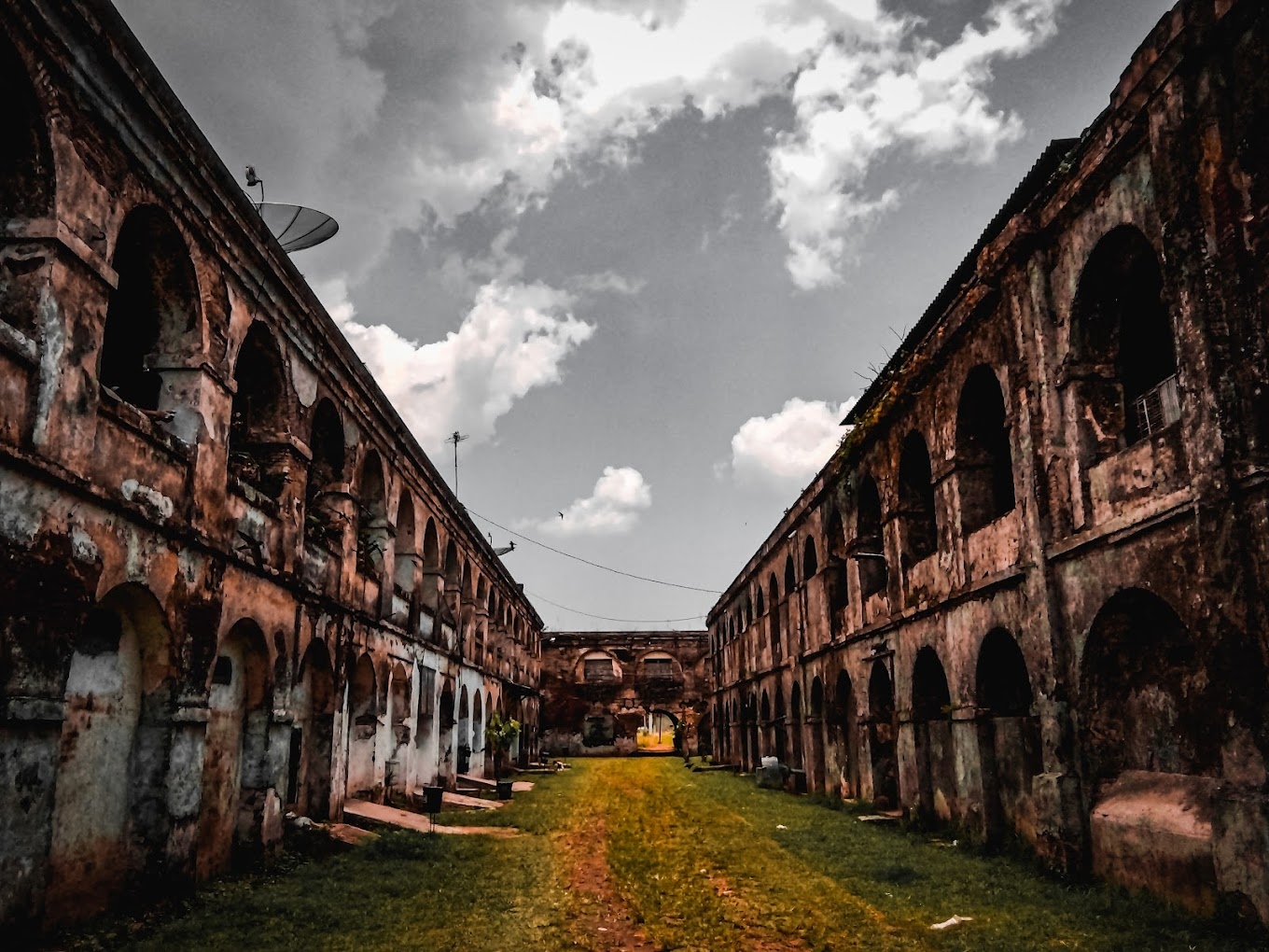 Menjelajahi Misteri Semarang: 8 Tempat Angker yang Mengundang Rasa Penasaran dan Aura Mistis yang Kuat