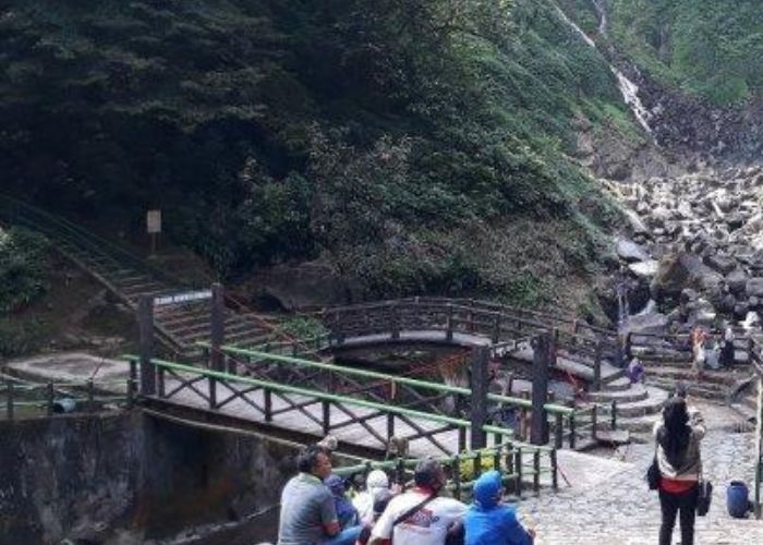 Pesona Mistis Grojogan Sewu di Tawangmangu, Jawa Tengah: Kisah Mitos tentang Kretek Pegat yang Masih Menjadi Misteri