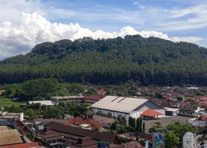 Misteri dan Sejarah Gunung Tidar: Legenda dan Asal-Usul yang Menakjubkan
