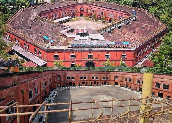 Benteng Van Der Wijck: Memeluk Sejarah dan Misteri di Gombong, Kebumen