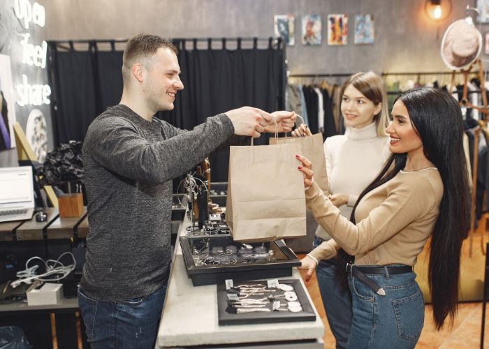 Mendalami Dunia Retail: Peran Retailer dan Peluang Karir di Sektor Ini