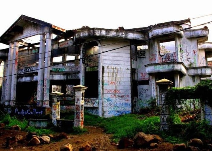 Menapak Jejak Angker: 8 Tempat Wisata Misteri di Surabaya, Jawa Timur
