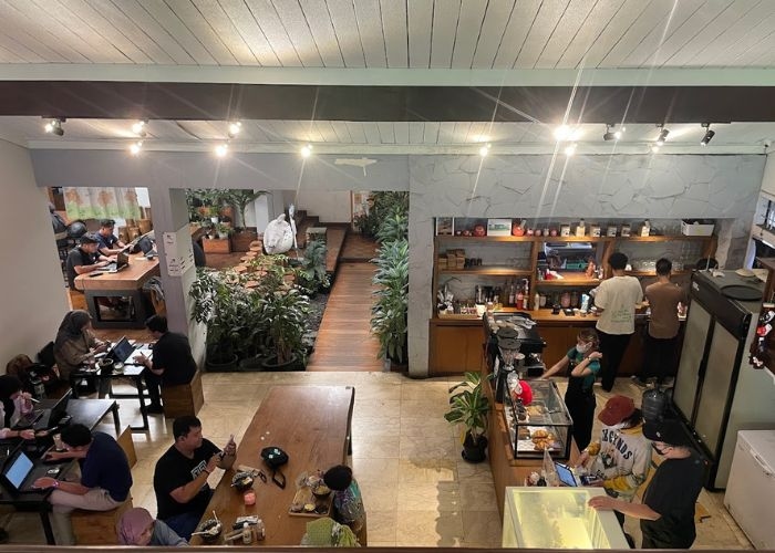 Bekerja dengan Santai di Coffee Shop Bandung: Pilihan Cafe Sebagai Tempat Produktif untuk Generasi Muda (Bagian 1)