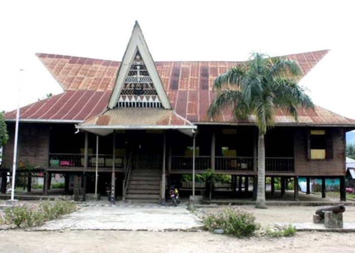 Sejarah Rumah Bagas Godang: Keindahan yang Terukir Dari Rumah Adat Suku Mandailing di Sumatra Utara