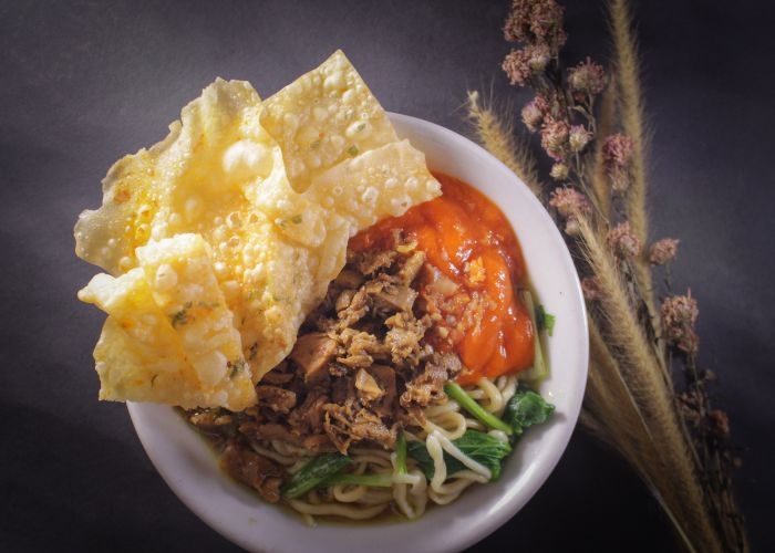 Sejarah Hadirnya Mi Ayam Indonesia: Jejak Kuliner Nusantara yang Berawal Mula dari China