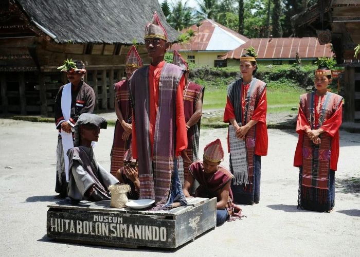 Sejarah Boneka Sigale-gale: Pesona Mistis dan Budaya Desa Tomok di Tengah Danau Toba