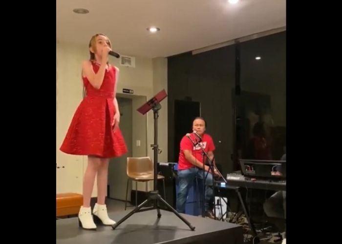 Viral: Keke Samantha, Anak Bule yang Menghipnotis Netizen dengan Lagu Dangdut "Rungkad"