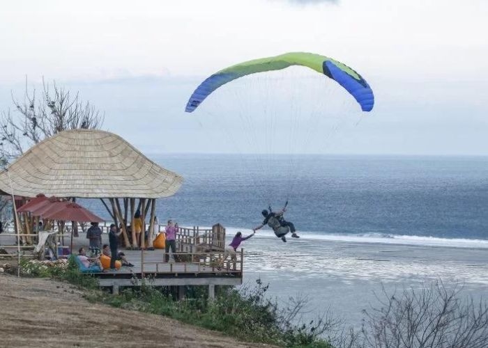 Terbang di Udara Bali: Serunya Wisata Paralayang di Spot-Spot Terbaik, Berikut Beberapa Rekomendasinya
