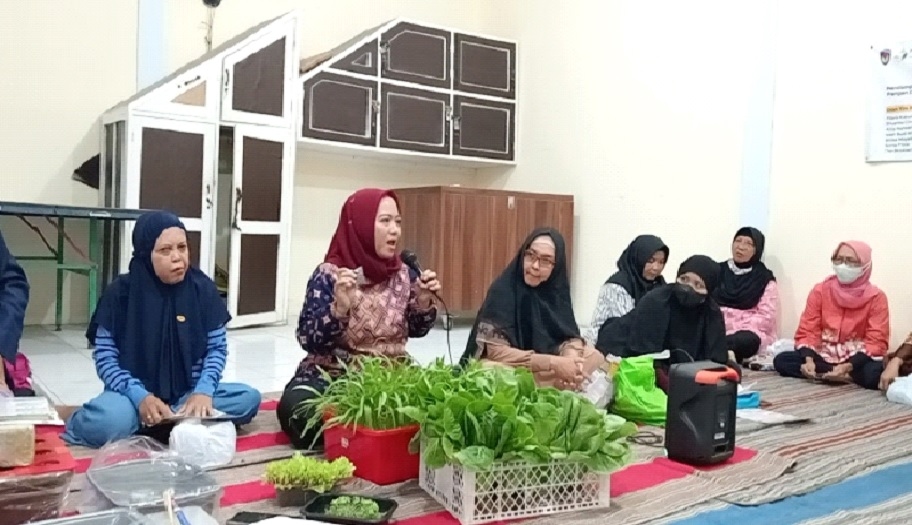 Tim Pengabdian Prodi Biologi UPGRIS Kenalkan Budidaya Microgreen dan Teknik Hidroponik Pertanian Urban Farming