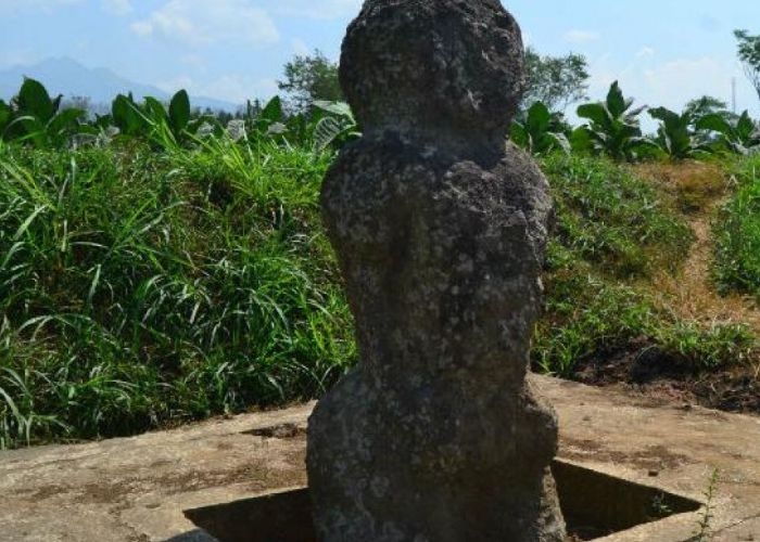 Misteri Arca Nyei di Pekauman: Simbol Kesuburan dan Tradisi Spiritual di Lereng Gunung Raung