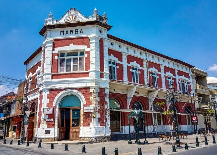 Perjalanan Gedung Marba: Merahnya Jejak Sejarah yang Masih Tertinggal di Kota Lama Semarang