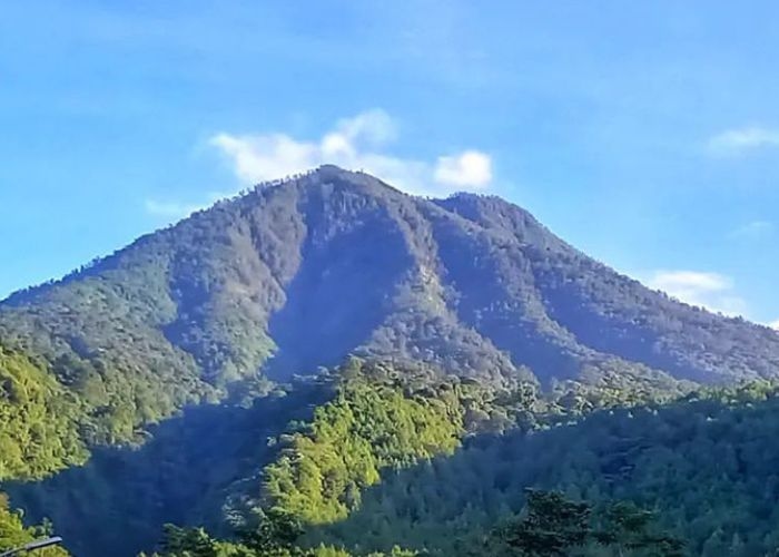 Misteri yang Tersembunyi di Gunung Kawi: Keseimbangan Antara Aura Mistis dan Keindahan Alam