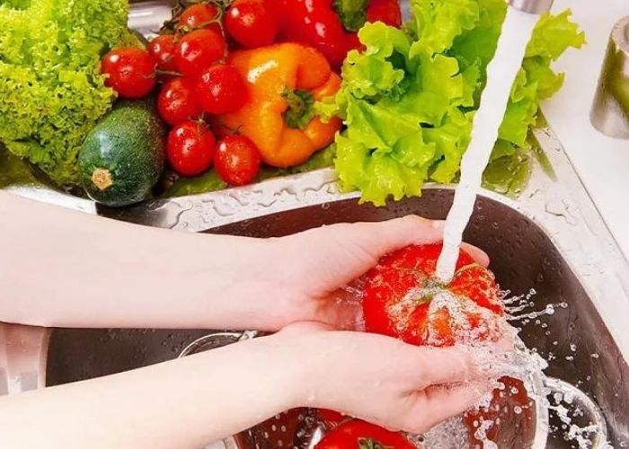 Heboh Kandungan Mikroplastik dalam Makanan: 5 Tips Praktis untuk Menjaga Kesehatan Anda