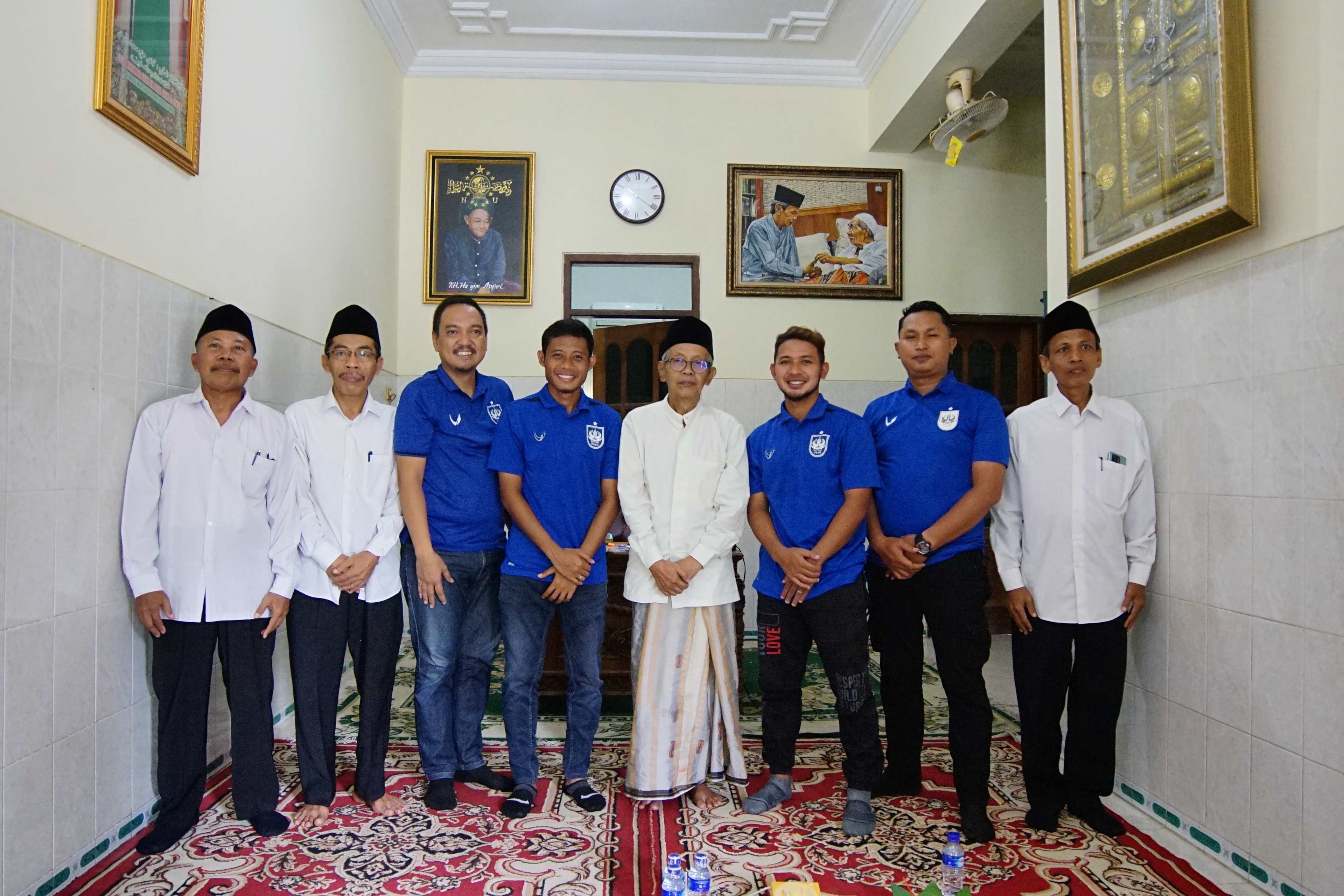 Dari Lapangan Hijau ke Pondok Pesantren: PSIS Semarang Berbagi Ilmu dan Motivasi