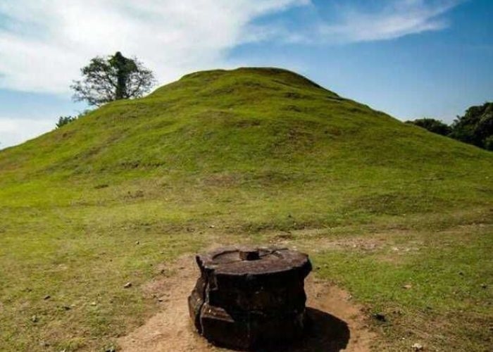 Peninggalan Bangunan Sejarah di Yogyakarta: Candi Abang, Memperkenalkan Keindahan Candi Bersejarah dari Bata Merah