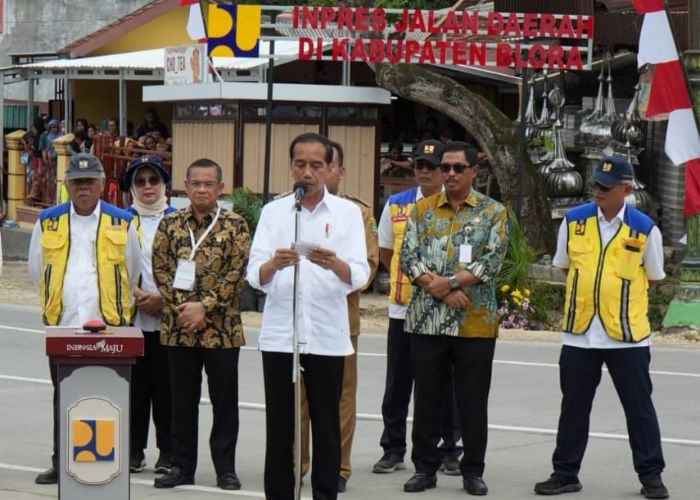 Presiden Jokowi Didampingi Menteri PUPR Basuki Hadimuljono Resmikan 3 Ruas Jalan di Kabupaten Blora
