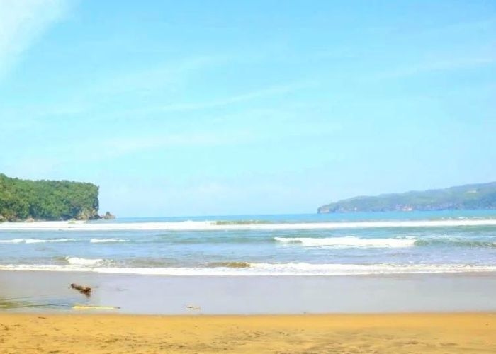 Misteri Pantai Pancer Door: Pesona Selancar dan Keajaiban Mistis di Ujung Timur Teluk Pacitan