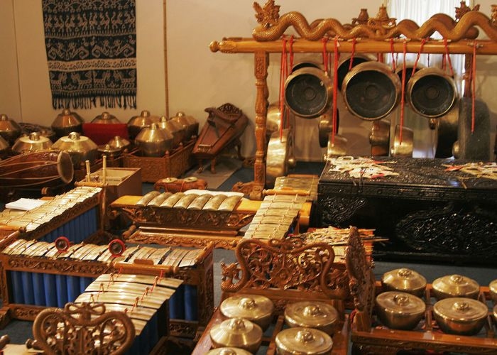 Sejarah dan Perjalanan Alat Kesenian Tradisional: Gamelan, Harmoni Tradisi Musikal Indonesia