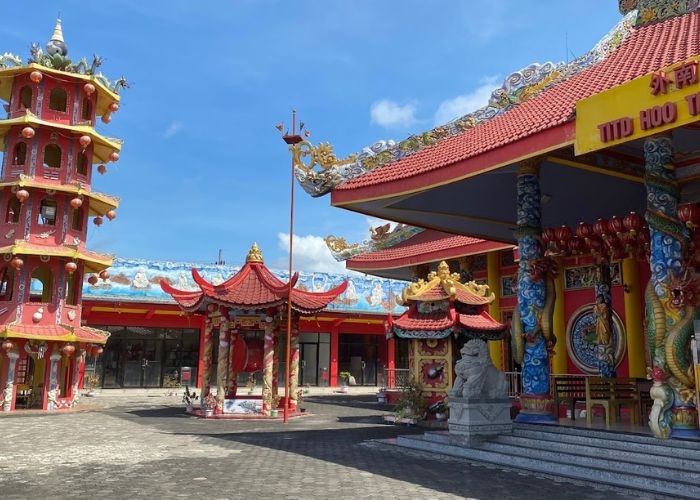 Menapaki Sejarah dan Kebudayaan: Perjalanan Klenteng Hoo Tong Bio di Banyuwangi