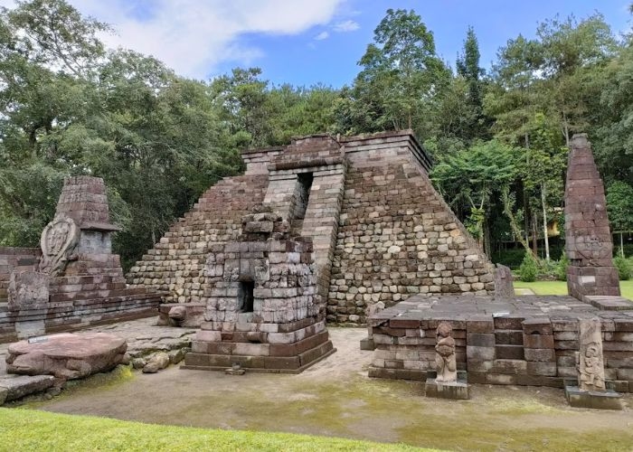 Eksplorasi Misteri dan Keunikan Candi Sukuh: Peninggalan Bersejarah di Jawa Tengah