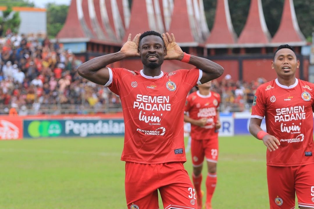 Semen Padang Siap Turunkan Kenneth Ngwoke, Pelatih Delfi Adri Ingin Hasil Happy Ending vs PSBS Biak di Final Liga 2 Malam Ini