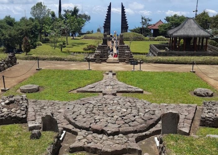 Mengungkap Misteri yang Tersirat Pada Arca Sabdo Palon di Candi Cetho: Antara Mitos dan Kontroversinya