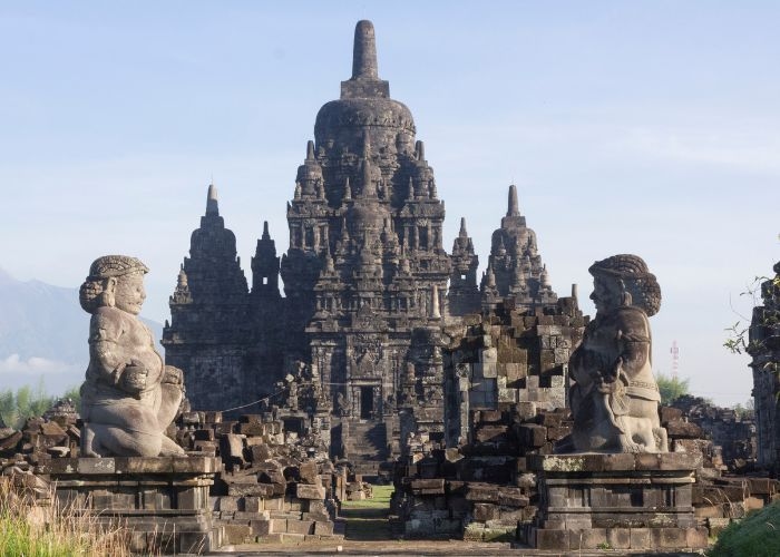Sebuah Perjalanan dan Kisah Dibalik Candi Sewu: Keajaiban Arsitektur serta Misteri Mistis yang Menyelimuti di Yogyakarta