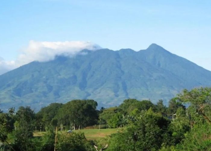 Kisah Dibalik Keindahan Alam Gunung Salak: Pesona Alam serta Misteri yang Menggetarkan