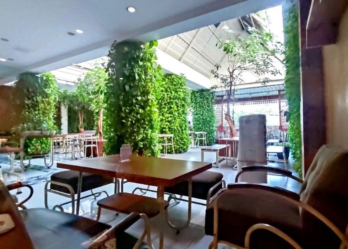 Rekomendasi Cafe Hits: Hidjau Cafe, Tempat Nongkrong Konsep Garden Instagramable di Tengah Malioboro Yogyakarta