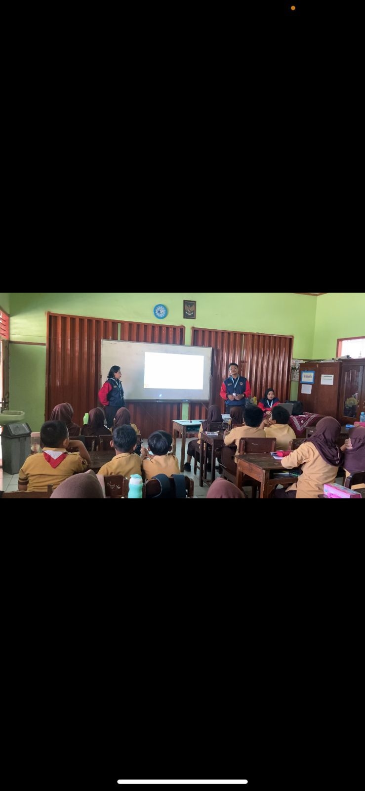 Cegah Dampak Buruk Penggunaan Handphone secara Berlebihan, Mahasiswa KKN UPGRIS Kelompok 63 Gelar Sosialisasi bagi Siswa