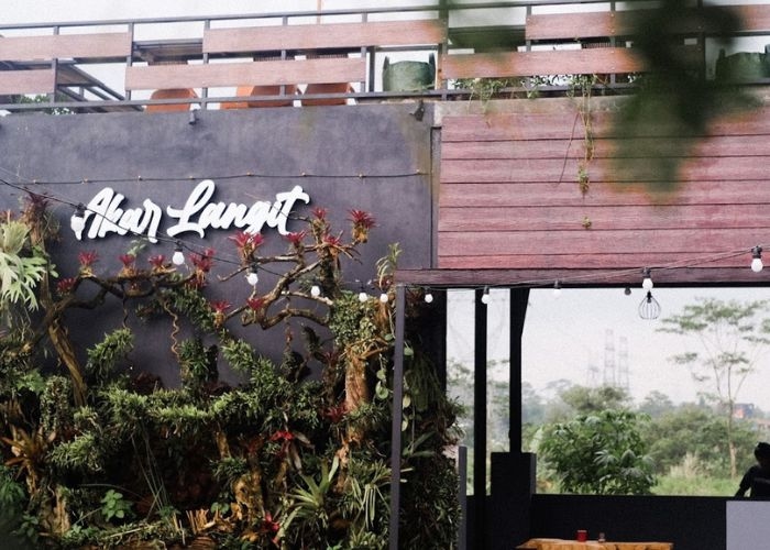 Rekomendasi Cafe Hits Untuk Buka Bersama: Menyambut Keindahan Alam di Akar Langit Cafe, Salah Satu Tempat Ngopi Populer di Semarang