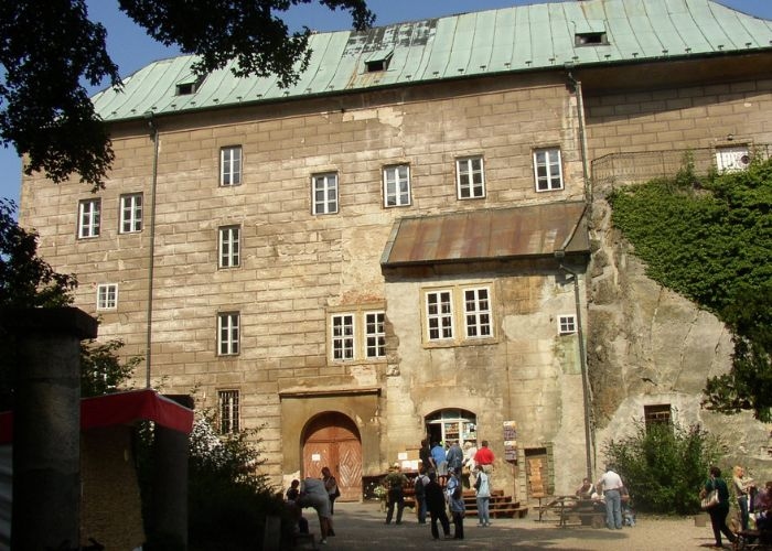 Penelusuran Istana Paling Angker di Dunia: Misteri Houska Castle, Istana Peninggalan Misterius di Republik Ceko