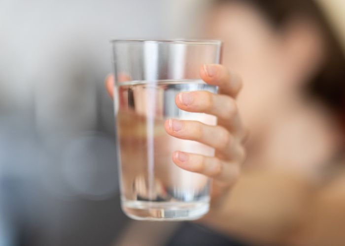 Panduan Minum Air Putih Selama Bulan Puasa: Tubuh Tetap Terhidrasi dengan Baik di Bulan Ramadan