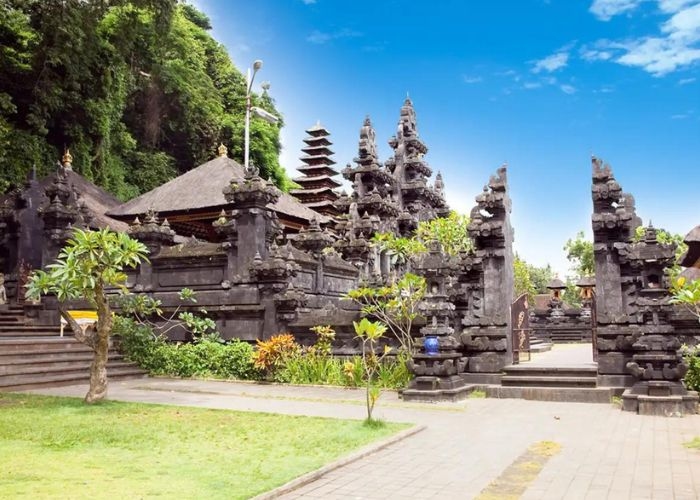 Kisah Angker Beberapa Destinasi di Pulau Bali: Misteri Goa Lawah, Kehidupan Mistis di Pura Hindu yang Dipenuhi Kelelawar