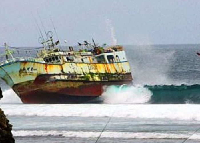 Kisah Angker Destinasi Unik di Pulau Bali: Misteri Kapal Ho Tsai Fa No 18, Legenda Hitam di Pantai Padang-Padang