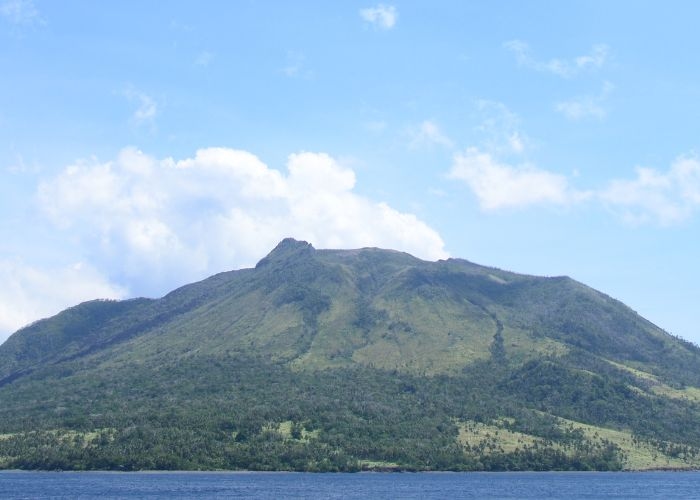 Legenda Dibalik Keindahan Alam Gunung Ruang: Menghormati Alam dan Budaya