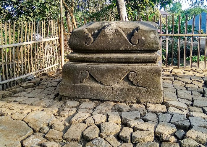 Mencari Jejak Sejarah Peninggalan Keraton Kerto yang Hilang: Sebuah Perjalanan Melalui Umpak kerto di Desa Pleret, Kabupaten Bantul