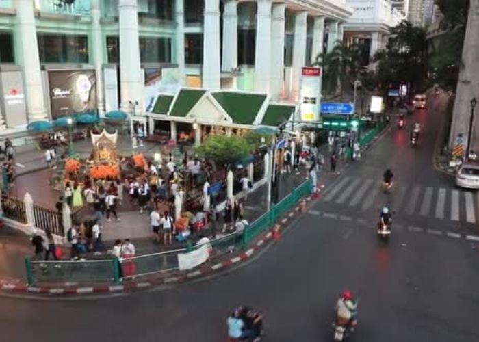 Misteri Persimpangan Ratchaprasong: Sebuah Persimpangan Diantara Gemerlapnya Kota dan Kisah Angker di Bangkok