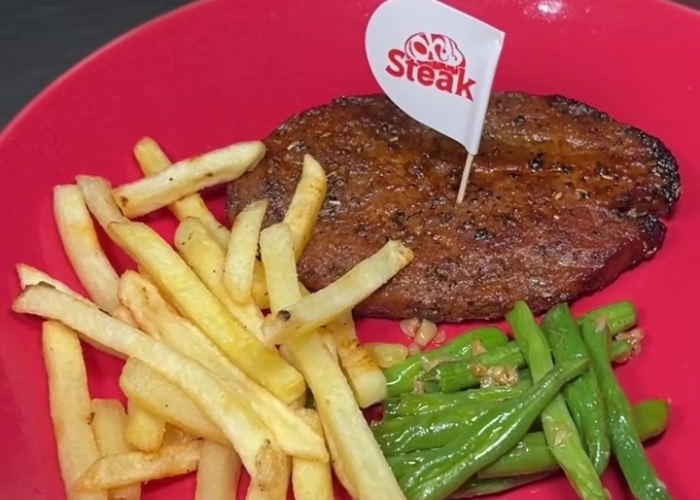 Nikmati Kelezatan Kuliner Unik Menyantap Steak Meltique dan Ketan Susu di Oh Steak X Ketan Susu Kedjora Semarang